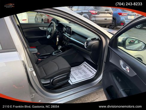 Used 2022 Kia Forte LXS w/ LXS Technology Package FWD image 16