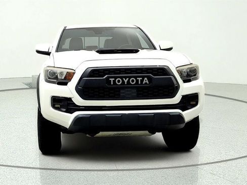 Used 2018 Toyota Tacoma TRD Pro AWD/4WD image 2