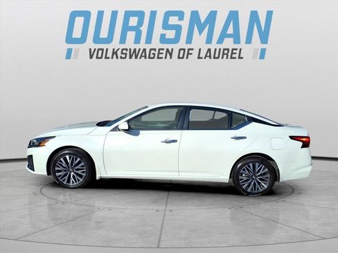 Used 2023 Nissan Altima 2.5 SV image 4