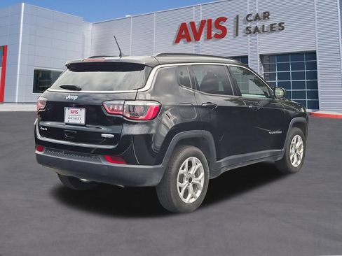 Used 2025 Jeep Compass Latitude AWD/4WD image 6