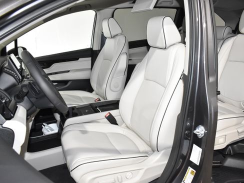 New 2026 Honda Odyssey Touring image 28