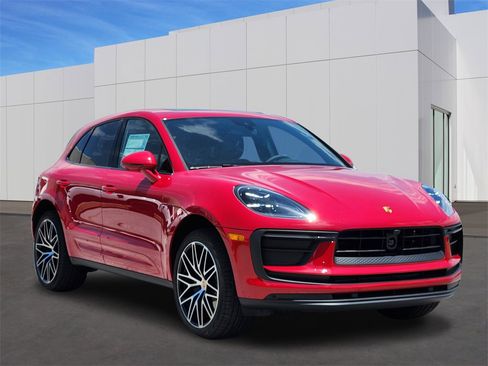 Used 2025 Porsche Macan image 39