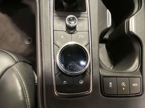 Used 2024 Cadillac XT4 Premium Luxury image 18