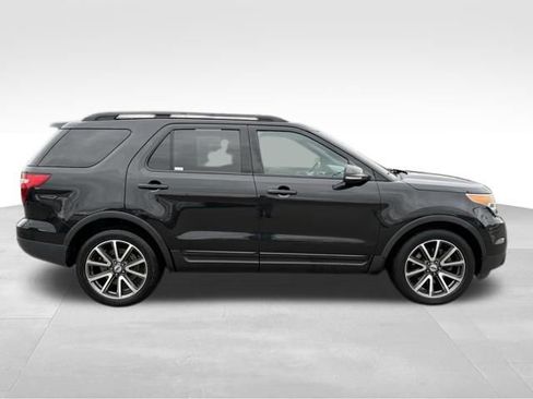 Used 2015 Ford Explorer XLT w/ Equipment Group 202B image 11