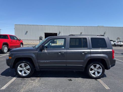 Used 2015 Jeep Patriot Latitude FWD image 2