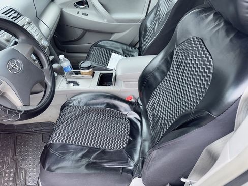 Used 2011 Toyota Camry LE image 6