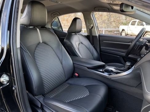 Used 2020 Toyota Camry SE image 30