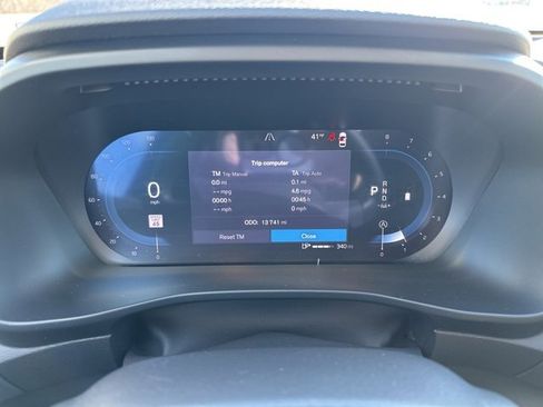 Certified 2025 Volvo XC40 B5 Plus image 25