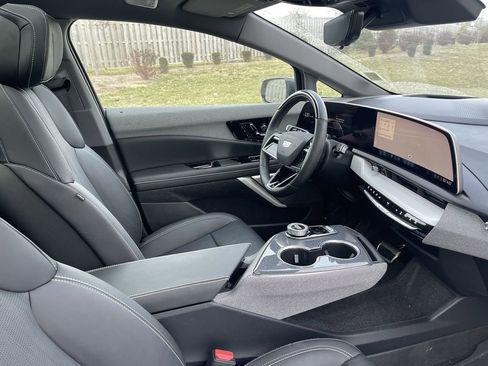 Certified 2025 Cadillac Optiq Sport 2 w/ LPO, Floor Liner Package image 30