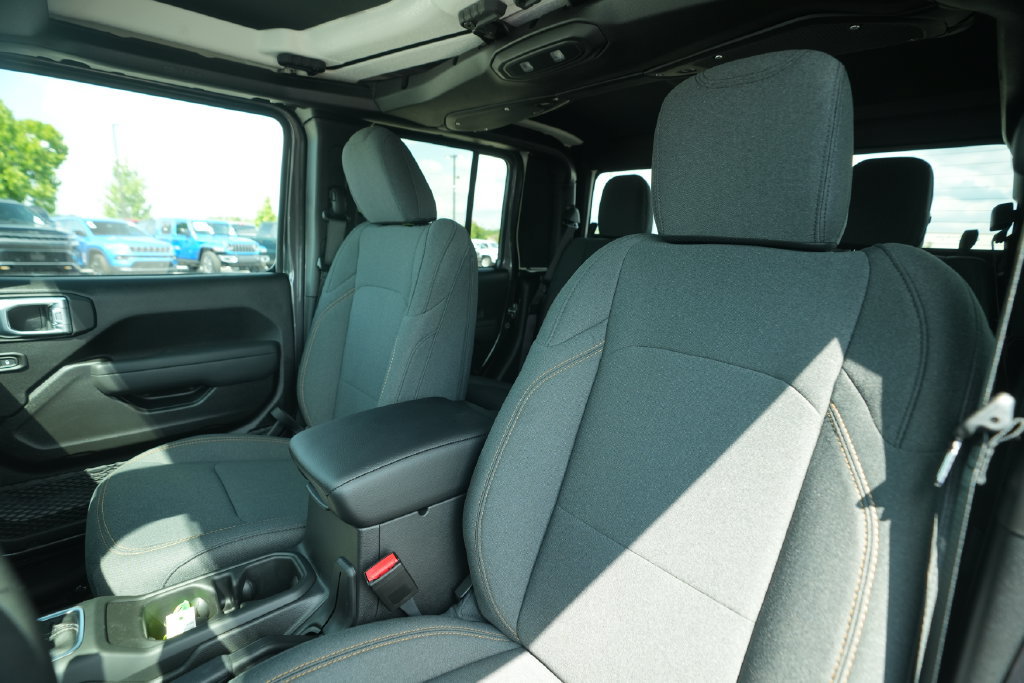 New 2026 Jeep Gladiator Sport AWD/4WD image 37