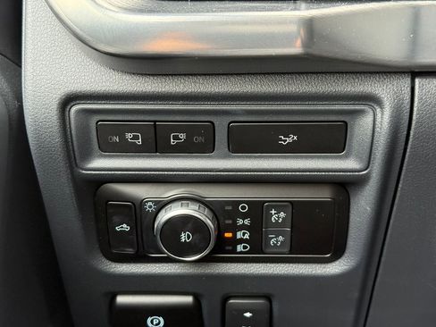 Used 2023 Ford F150 Lariat w/ Trailer Tow Package image 40