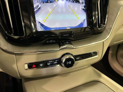 Certified 2025 Volvo XC60 B5 Ultra AWD/4WD image 18