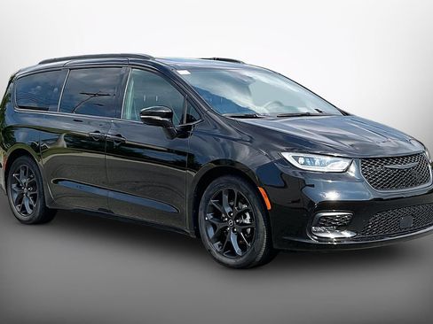 Used 2025 Chrysler Pacifica Limited FWD image 1