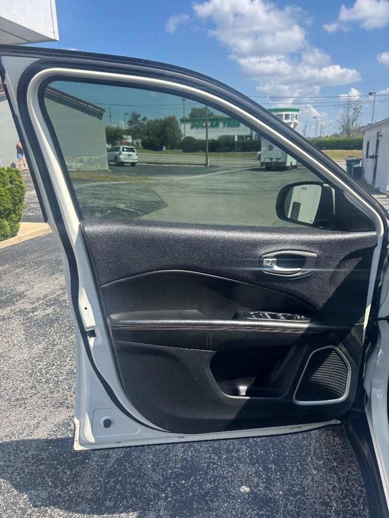 Used 2018 Jeep Compass Latitude w/ Popular Equipment Group AWD/4WD image 11