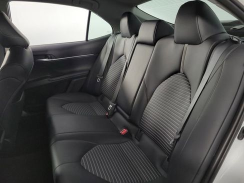 Used 2023 Toyota Camry SE image 17