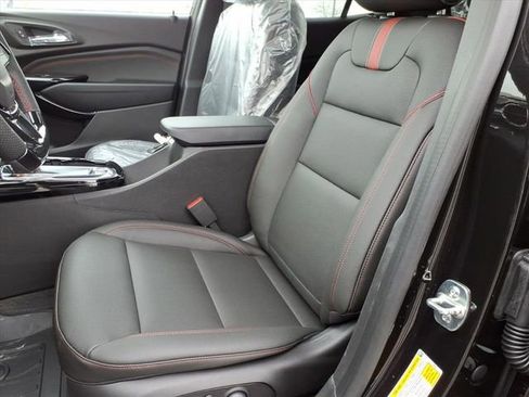 New 2026 Chevrolet Trax RS w/ Sunroof Package image 7