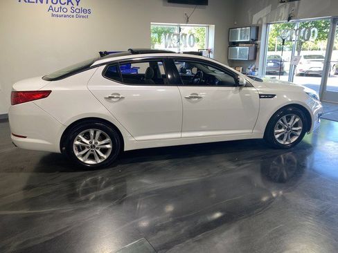 Used 2011 Kia Optima EX w/ Premium Pkg FWD image 2