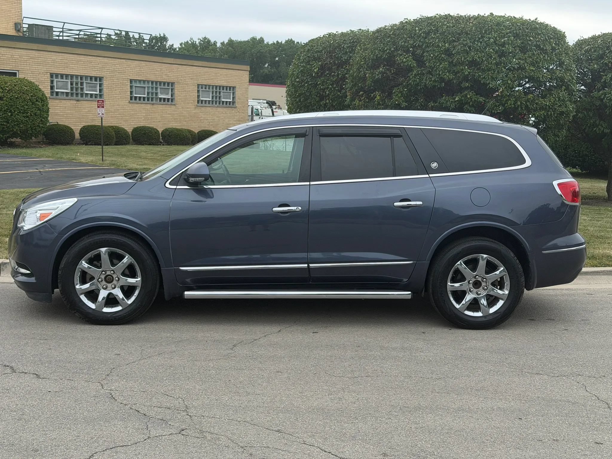 Used 2014 Buick Enclave Leather FWD image 2