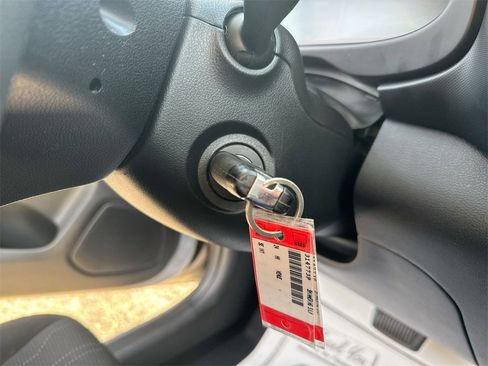 Used 2024 Hyundai Venue SE image 21