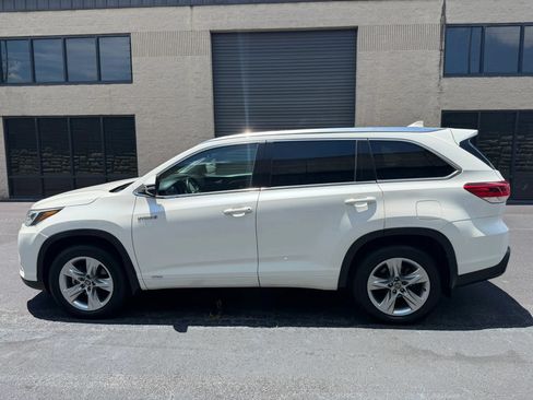 Used 2019 Toyota Highlander Limited AWD/4WD image 3