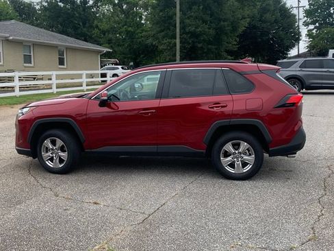 Used 2025 Toyota RAV4 XLE AWD/4WD image 8