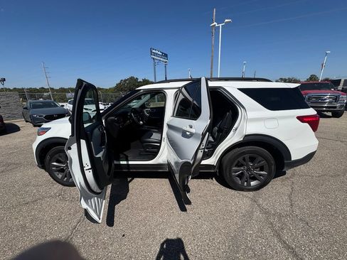 Certified 2024 Ford Explorer XLT w/ Equipment Group 202A AWD/4WD image 4