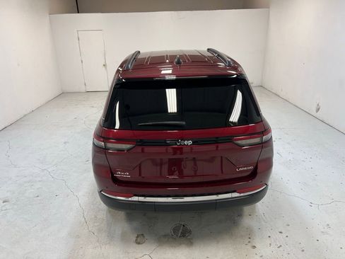 Used 2024 Jeep Grand Cherokee Laredo w/ Luxury Tech Group I AWD/4WD image 4