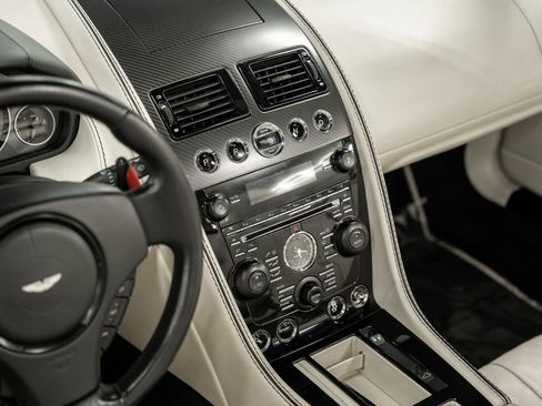 Used 2015 Aston Martin DB9 Volante image 56
