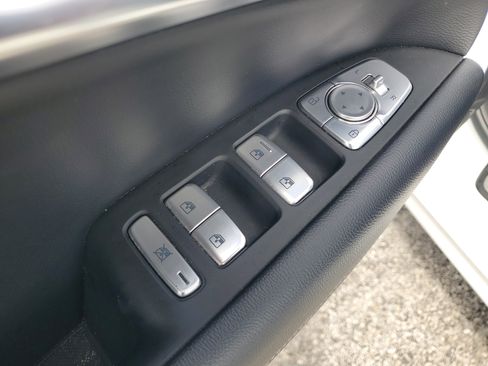 Used 2025 Genesis G70 2.5T RWD image 10