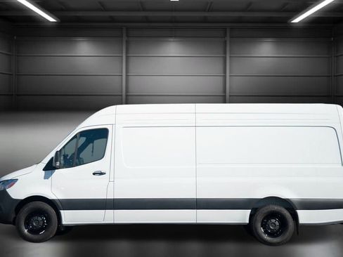 Used 2024 Mercedes-Benz Sprinter 2500 image 5