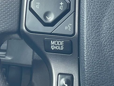 Used 2018 Toyota Tacoma TRD Off-Road w/ Technology Package RWD image 21
