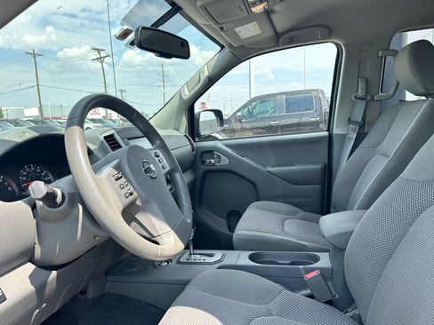 Used 2020 Nissan Frontier SV w/ Midnight Edition Floor Mats AWD/4WD image 17