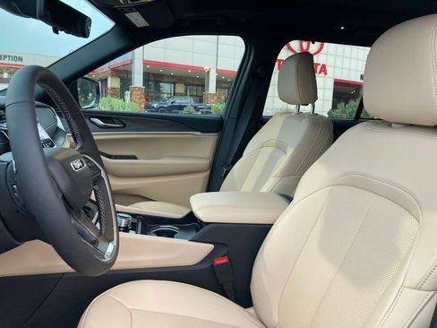 Used 2025 Jeep Grand Cherokee Limited w/ Luxury Tech Group II RWD image 10