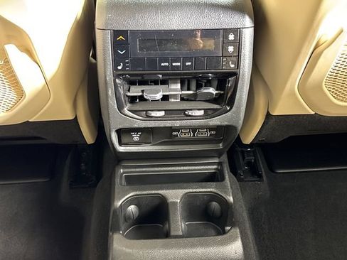 Used 2023 Jeep Grand Cherokee L Limited AWD/4WD image 27
