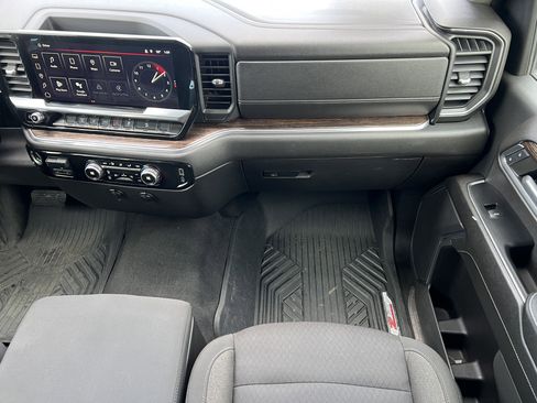 Used 2024 GMC Sierra 3500 SLE w/ SLE Convenience Package image 32