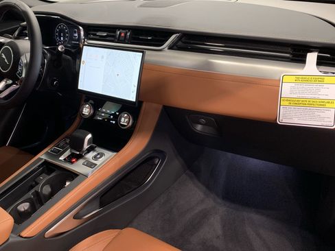 New 2026 Jaguar F-PACE R-Dynamic S image 4