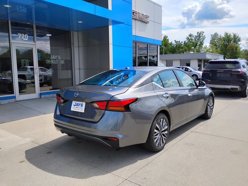 Used 2025 Nissan Altima 2.5 SV FWD image 7