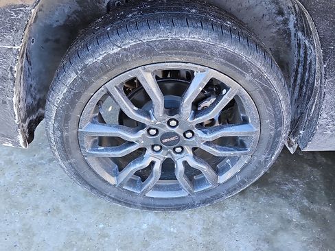 Used 2023 GMC Terrain Denali w/ Black Diamond Edition image 9