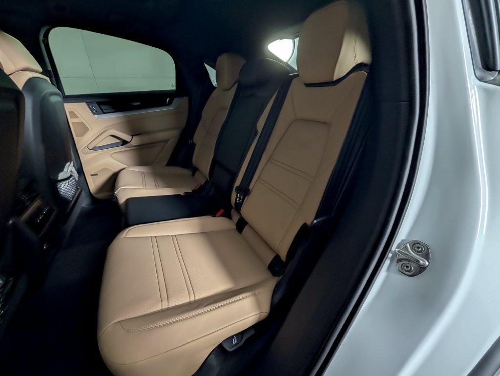 Certified 2026 Porsche Cayenne Coupe AWD/4WD image 24