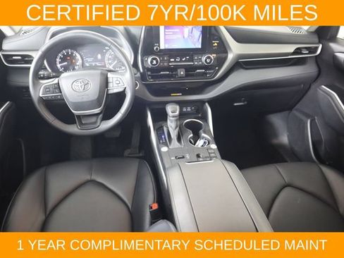 Used 2024 Toyota Highlander XLE FWD image 34