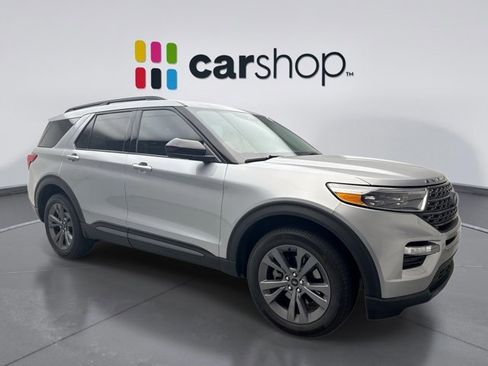 Used 2023 Ford Explorer XLT w/ Equipment Group 202A AWD/4WD image 7