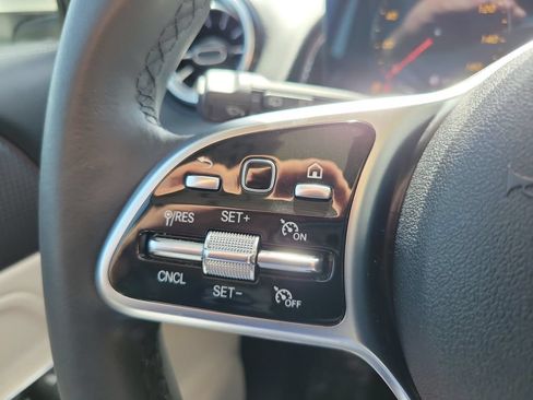 Used 2022 Mercedes-Benz GLB 250 image 21
