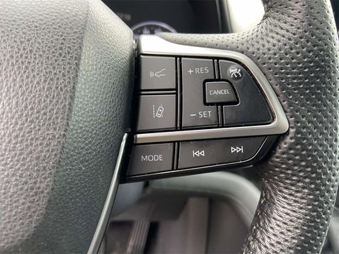 Used 2022 Toyota Sienna Limited image 32