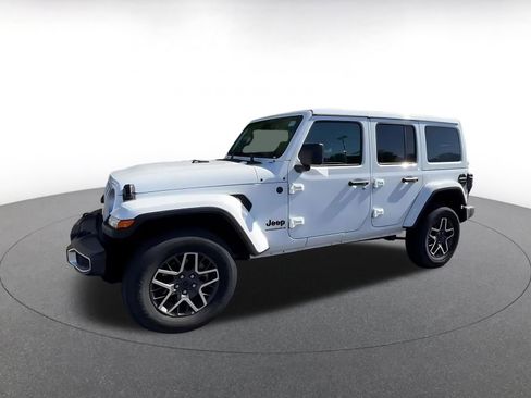 Used 2025 Jeep Wrangler Unlimited Sahara AWD/4WD image 8
