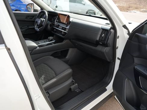 Used 2023 Nissan Pathfinder SV AWD/4WD image 30