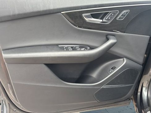 Used 2019 Audi Q8 Premium Plus w/ Premium Plus image 21