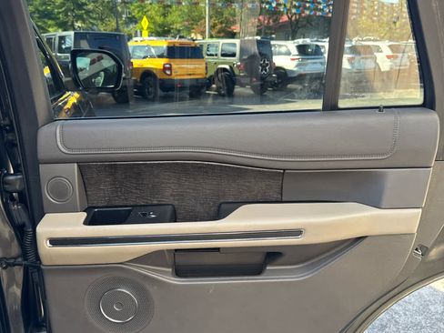 Used 2021 Ford Expedition Limited image 30