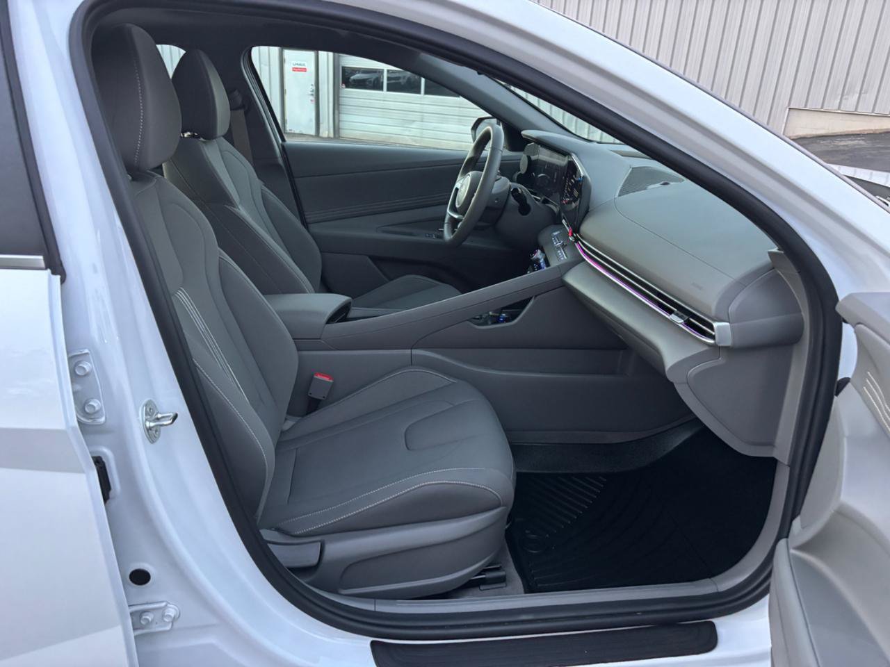Used 2024 Hyundai Elantra SEL w/ Convenience Package FWD image 21