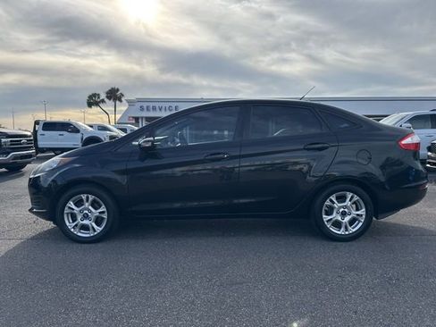 Used 2014 Ford Fiesta SE image 2