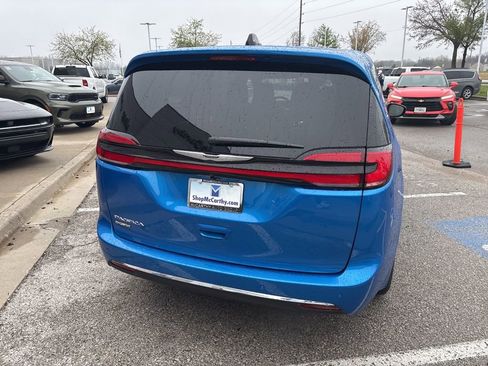 New 2026 Chrysler Pacifica Select image 25